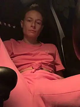 Snapshot of GoldenPussy1329 chatting on 11.11.25 GoldenPussy1329 online show from 11.11.25