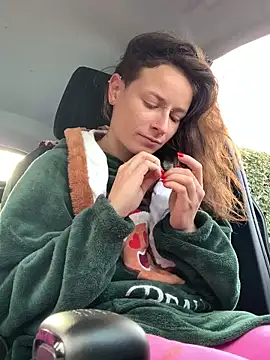 Snapshot of GoldenPussy1329 chatting on 11.17.25 GoldenPussy1329 online show from 11.17.25