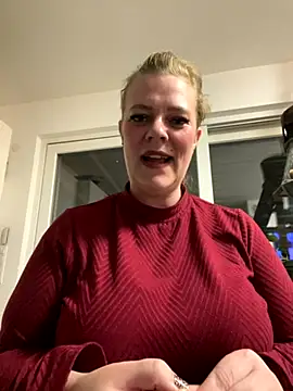 Curvyveri93 online show from 10.04.25