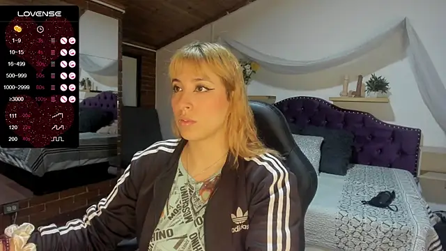 Snapshot of sophialyh_1 chatting on 10.08.25 sophialyh 1 online show from 10.08.25