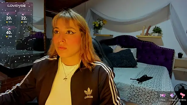 Snapshot of sophialyh_1 chatting on 10.20.25 sophialyh 1 online show from 10.20.25