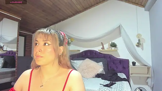 Snapshot of sophialyh_1 chatting on 10.24.25 sophialyh 1 online show from 10.24.25