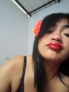 Snapshot of who_is_milyxx chatting on 10.28.25 who is milyxx online show from 10.28.25