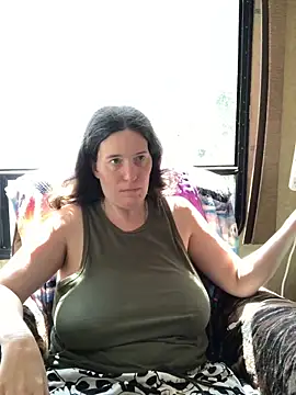 Petite83 online show from 09.28.25