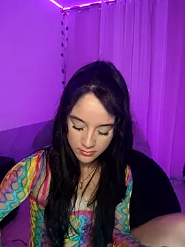 Snapshot of tamara_vald chatting on 10.24.25 tamara vald online show from 10.24.25