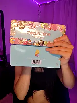 Snapshot of tamara_vald chatting on 10.25.25 tamara vald online show from 10.25.25