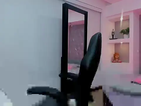 Snapshot of Maya_Rivers chatting on 10.10.25 Maya Rivers online show from 10.10.25