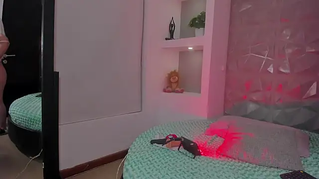 Snapshot of Maya_Rivers chatting on 10.22.25 Maya Rivers online show from 10.22.25