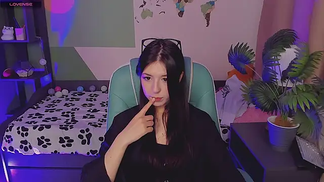 Snapshot of Azaliya_Haze chatting on 10.16.25 Azaliya Haze online show from 10.16.25