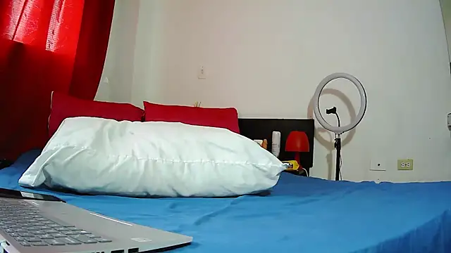 Snapshot of MissAsly chatting on 11.14.25 MissAsly online show from 11.14.25