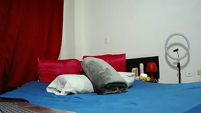 Snapshot of MissAsly chatting on 11.15.25 MissAsly online show from 11.15.25