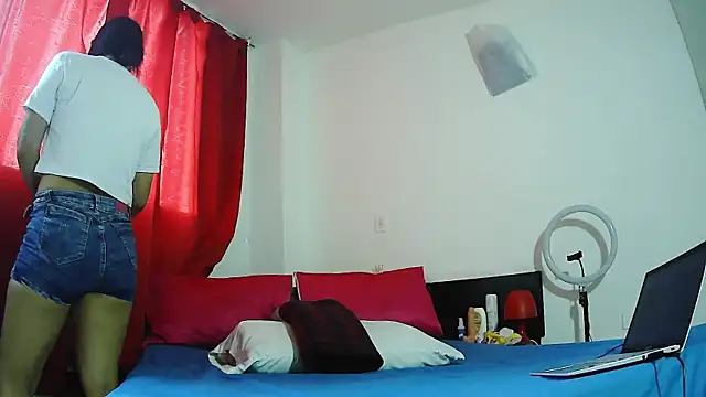 Snapshot of MissAsly chatting on 11.16.25 MissAsly online show from 11.16.25