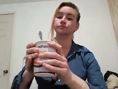 Snapshot of vagimosa chatting on 10.13.25 vagimosa online show from 10.13.25