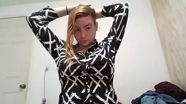 Snapshot of vagimosa chatting on 10.15.25 vagimosa online show from 10.15.25