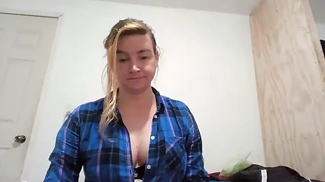 Snapshot of vagimosa chatting on 10.22.25 vagimosa online show from 10.22.25