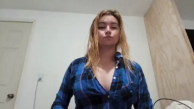 Snapshot of vagimosa chatting on 10.24.25 vagimosa online show from 10.24.25