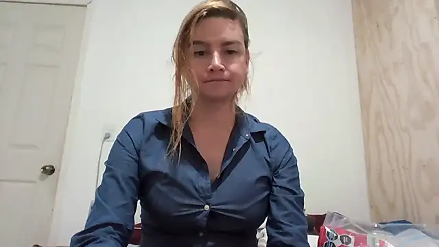 Snapshot of vagimosa chatting on 10.27.25 vagimosa online show from 10.27.25