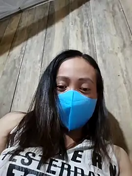 Snapshot of Tuyet_xx chatting on 10.12.25 Tuyet xx online show from 10.12.25