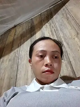 Snapshot of Tuyet_xx chatting on 10.17.25 Tuyet xx online show from 10.17.25