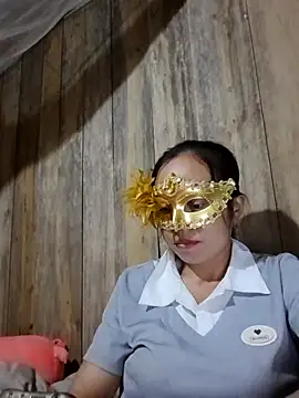 Snapshot of Tuyet_xx chatting on 10.18.25 Tuyet xx online show from 10.18.25