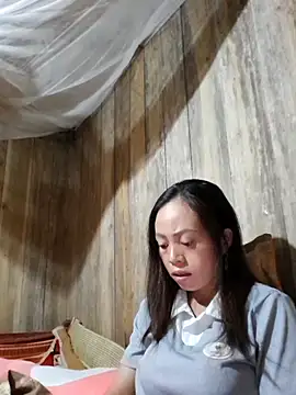 Snapshot of Tuyet_xx chatting on 10.20.25 Tuyet xx online show from 10.20.25