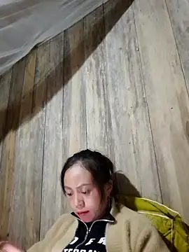 Snapshot of Tuyet_xx chatting on 10.26.25 Tuyet xx online show from 10.26.25