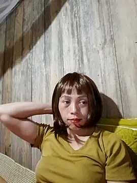 Snapshot of Tuyet_xx chatting on 10.31.25 Tuyet xx online show from 10.31.25