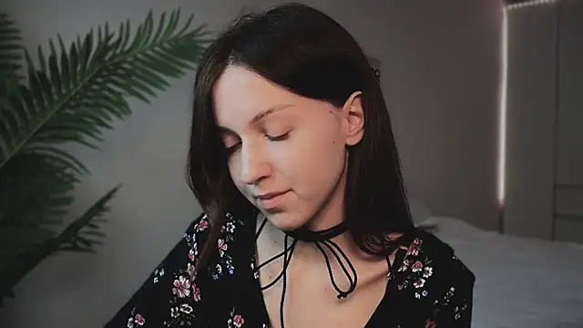 Snapshot of monnymoon chatting on 10.17.25 monnymoon online show from 10.17.25