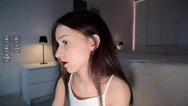 Snapshot of monnymoon chatting on 11.19.25 monnymoon online show from 11.19.25