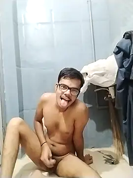 sexybobby13 online show from 10.17.25