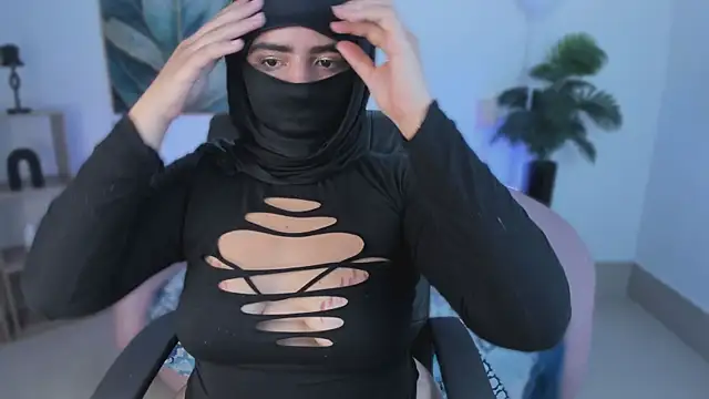 Snapshot of dalila_gool chatting on 09.28.25 dalila gool online show from 09.28.25