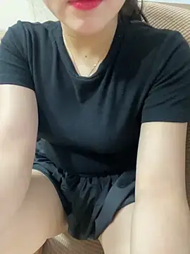 Snapshot of lee_ly chatting on 10.06.25 lee ly online show from 10.06.25