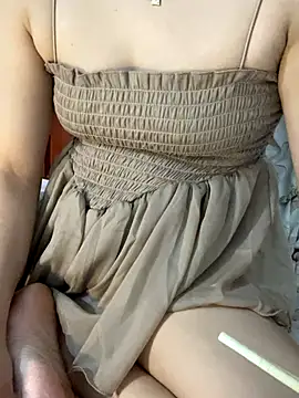 Snapshot of lee_ly chatting on 10.13.25 lee ly online show from 10.13.25