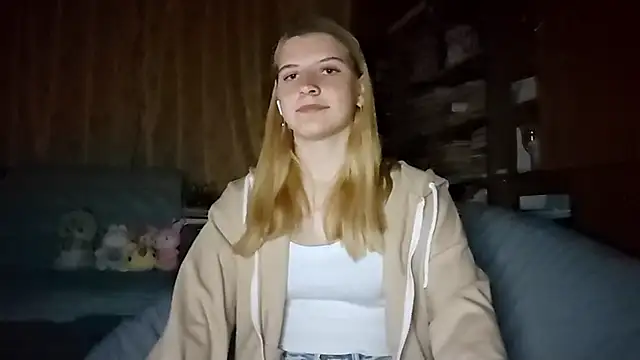 LynteriLain online show from 09.28.25