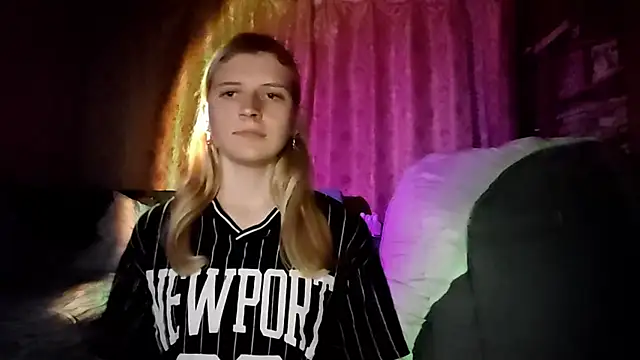 LynteriLain online show from 10.08.25