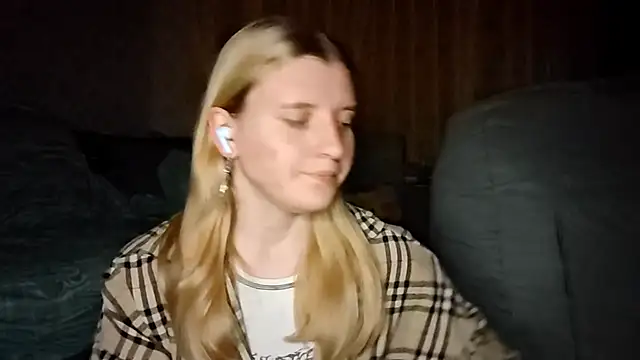 LynteriLain online show from 10.09.25