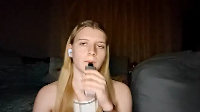 LynteriLain online show from 10.12.25