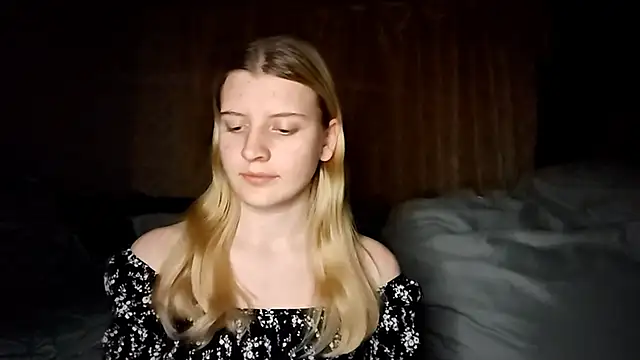 LynteriLain online show from 10.16.25