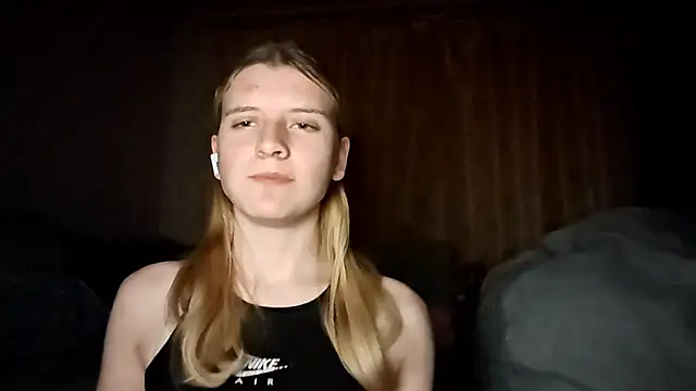 LynteriLain online show from 10.17.25