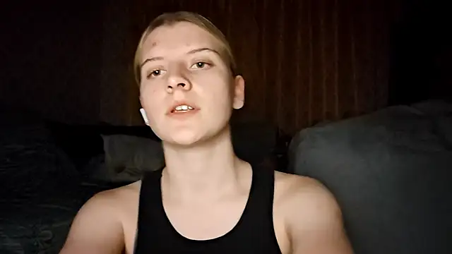 LynteriLain online show from 10.18.25