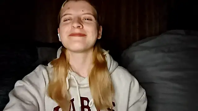 LynteriLain online show from 10.19.25