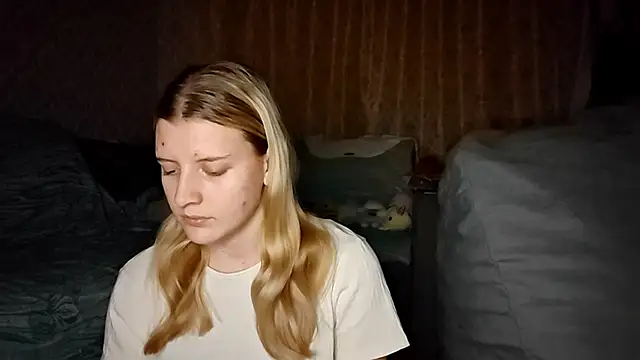 LynteriLain online show from 10.20.25