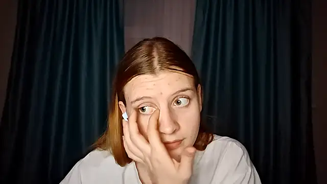 LynteriLain online show from 10.31.25