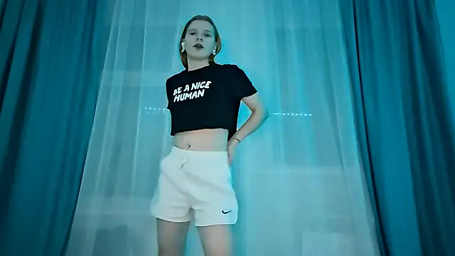 LynteriLain online show from 11.09.25