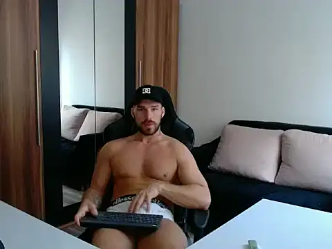 Snapshot of Darius_94 chatting on 09.28.25 Darius 94 online show from 09.28.25