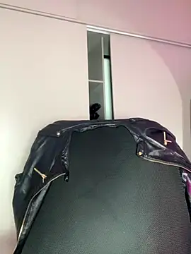 Snapshot of EmilyZuits chatting on 11.08.25 EmilyZuits online show from 11.08.25