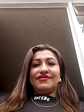 Snapshot of chloe__Jones_ chatting on 10.21.25 chloe Jones online show from 10.21.25