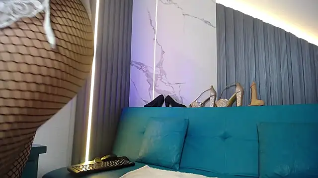 Snapshot of chloe__Jones_ chatting on 11.07.25 chloe Jones online show from 11.07.25