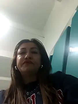 Snapshot of chloe__Jones_ chatting on 11.15.25 chloe Jones online show from 11.15.25