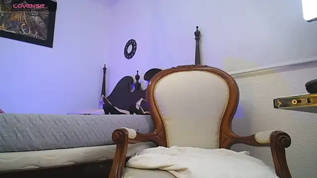 chloe  Jones  online show from 11.26.25